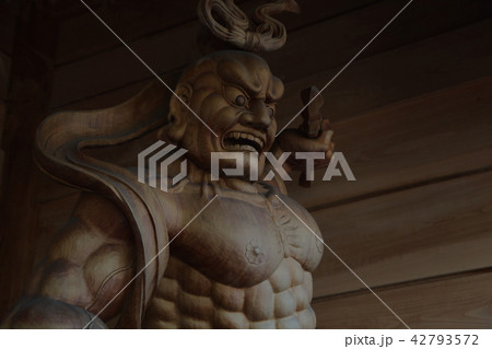 札幌・曹洞宗専門僧寺・中央寺の阿形仁王像 42793572