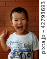 夏の男の子のポートレート 42793693