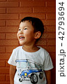 夏の男の子のポートレート 42793694