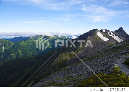 南岳の稜線から槍ヶ岳と北アルプス最深部 42796125