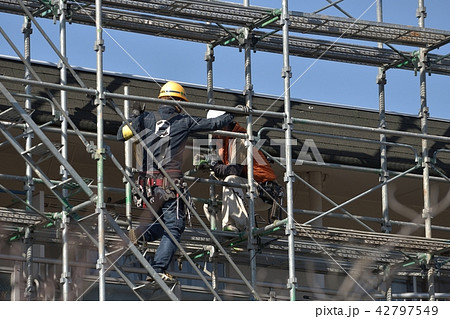 足場組立作業 とび職の写真素材