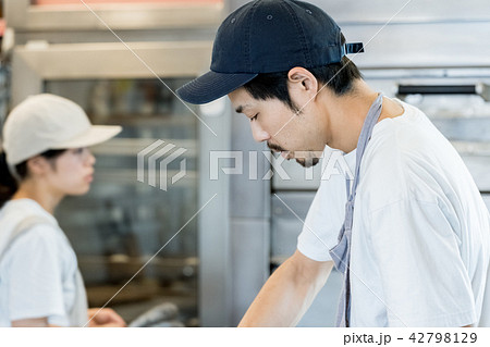 パン屋さん パン屋さん 42798129