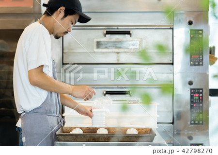 パン屋さん 42798270