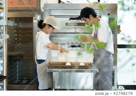 パン屋さん パン屋さん 42798279