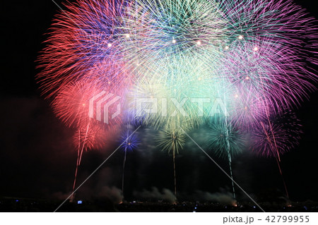 長岡まつり大花火大会２０１８ ワイドスターマインの写真素材