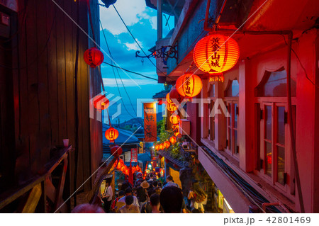 台湾の九份 豎崎路の提燈 42801469