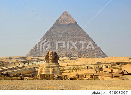 ギザのピラミッドと大スフィンクスの写真素材