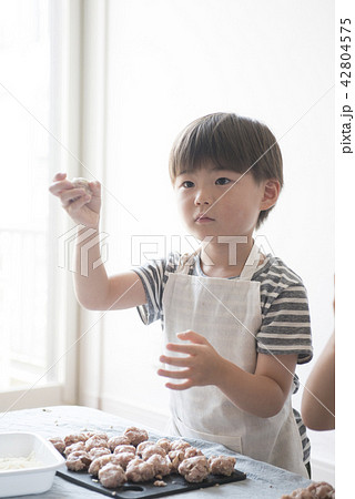子供の料理教室 42804575