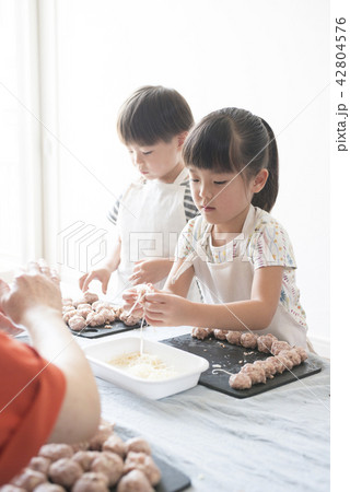 子供の料理教室 42804576