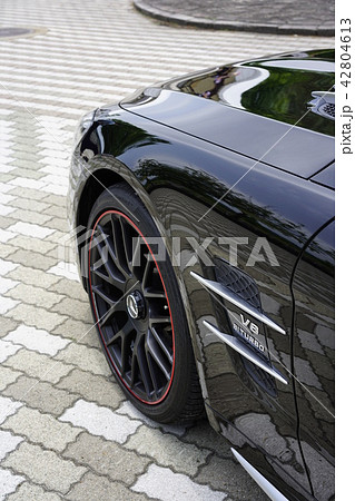 スポーツスピリット溢れる走りと至高のドライビングプレジャーを得られるV8ターボオープンカー 42804613