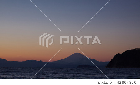 冬の逗子海岸 42804830