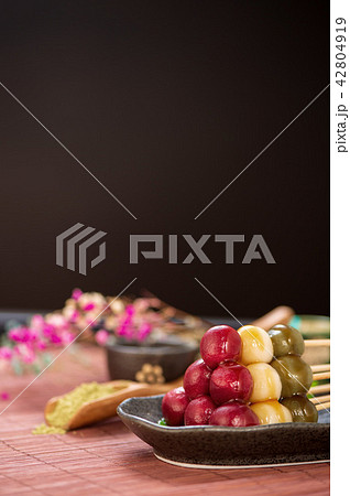 三色だんご 花見団子 おいしい三色団子の写真素材 42804919 Pixta