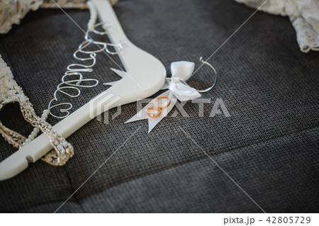 getting ready wedding detailes 42805729