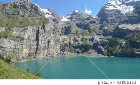 アルプス・エッシネン湖から見るブリュムリスアルプス 42806353