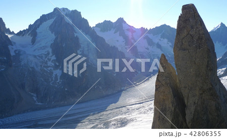 アルプス・グランモンテから見るアルジャンティエ－ル針峰 42806355