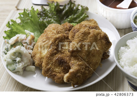 鶏胸肉のミラノ風カツレツ 42806373