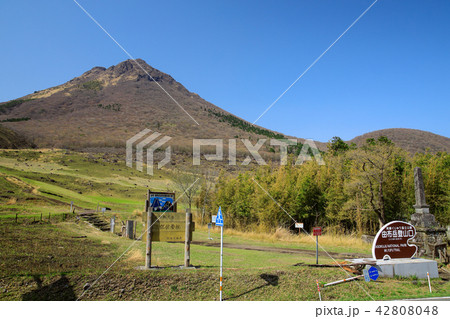 大分県 春の由布岳登山口 大分県 春の由布岳登山口 42808048