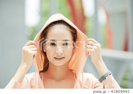 Active sporty girl 42809992