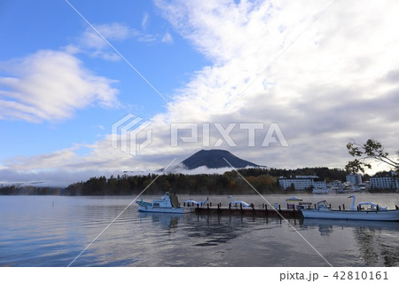 北海道 釧路市阿寒町 早朝の阿寒湖 北海道 釧路市阿寒町 早朝の阿寒湖 42810161