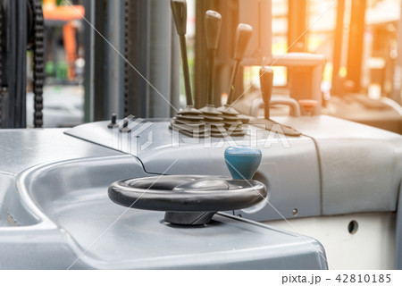 steering wheel control in cabin forklift truck 42810185