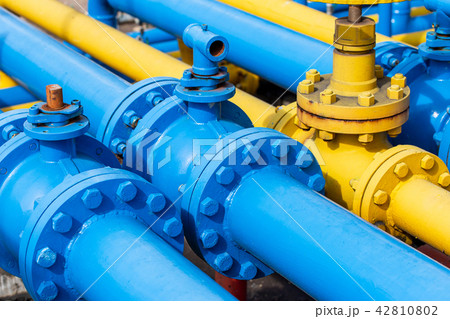 Valves at gas plant 42810802