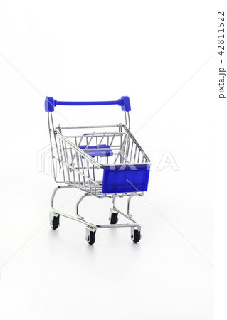 Close up of supermarket grocery push cart  42811522