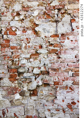 Texture of broken red brick wall 42812274
