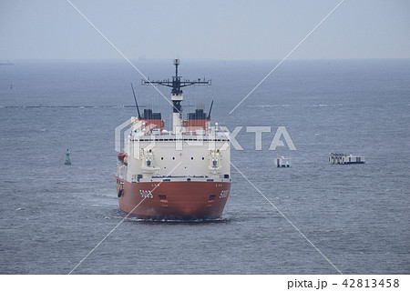 南極観測船、砕氷艦しらせ 【2018夏】 横須賀沖 42813458