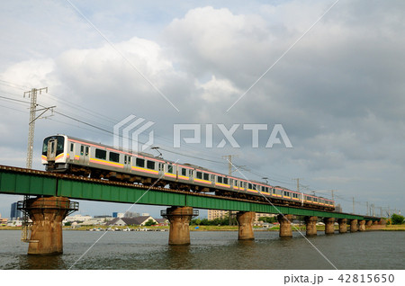 信濃川の鉄橋を渡る越後線E129系電車 信濃川の鉄橋を渡る越後線E129系電車 42815650