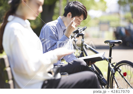 公園　手帳　男性 42817070