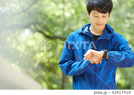 公園 男性 ランニング 公園 男性 ランニング 42817419