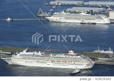 真夏の横浜港内 42819162