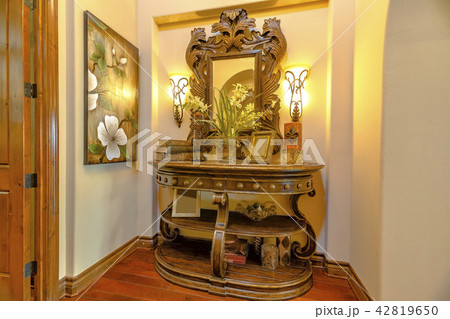 Furnished entry way a luxury home in California 42819650