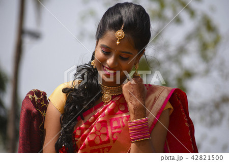 Close up of woman dressed in Indian attire, Pune Close up of woman dressed in Indian attire, Pune 42821500