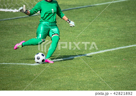 女子サッカー試合風景 女子サッカー試合風景 42821892
