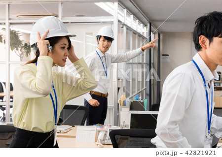 防災イメージ 避難 防災イメージ 避難 42821921