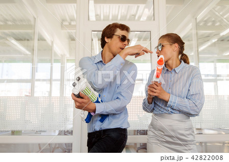 Playful colleagues with toy guns 42822008