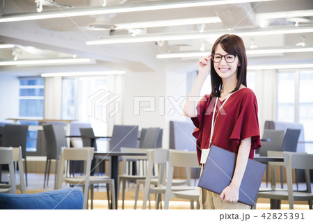 ビジネス オフィス ベンチャー企業 オフィスカジュアル ビジネス オフィス ベンチャー企業 オフィスカジュアル 42825391