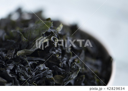 dried wakame, an Asian edible seaweed. 42829634