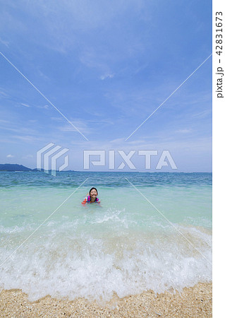 海と子供　リゾート 42831673