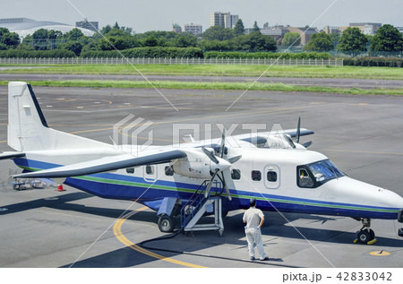 調布飛行場 航空機 発電車 エンジン始動 調布飛行場 航空機 発電車 エンジン始動 42833042