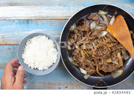 chef prepare served cooked beef with rice chef prepare served cooked beef with rice 42834493