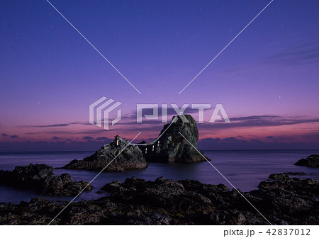 マジックアワー 朝焼け ビシャゴ浦姉妹岩 マジックアワー 朝焼け ビシャゴ浦姉妹岩 42837012