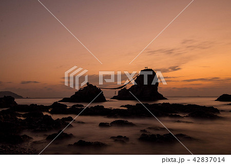 朝焼け　ビシャゴ浦姉妹岩 42837014