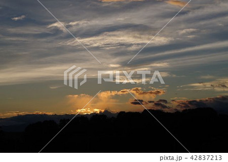 台風が接近した日の、大厳寺高原の夜明け 42837213