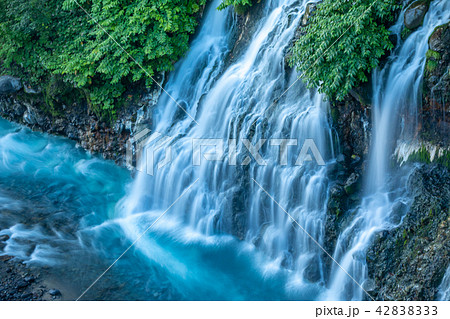 しらひげの滝　青い水の流れ 42838333