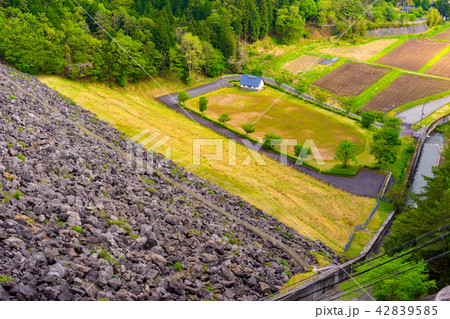 黒川ダム。98mの圧巻、ロックフィルダム！（兵庫県朝来市生野町黒川 ）※作品コメント欄に撮影位置あり 42839585