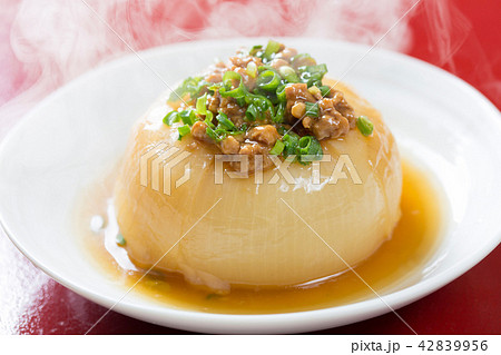 新玉ねぎの丸ごと煮込み料理 42839956