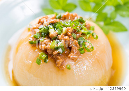 新玉ねぎの丸ごと煮込み料理 42839960