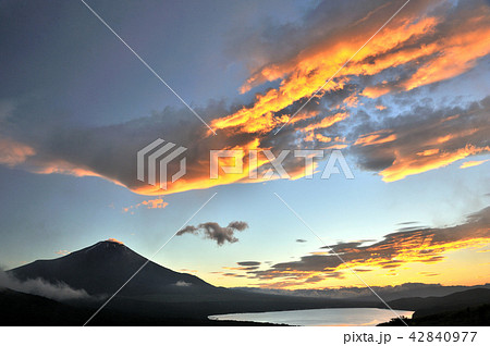 吊し雲と富士 42840977